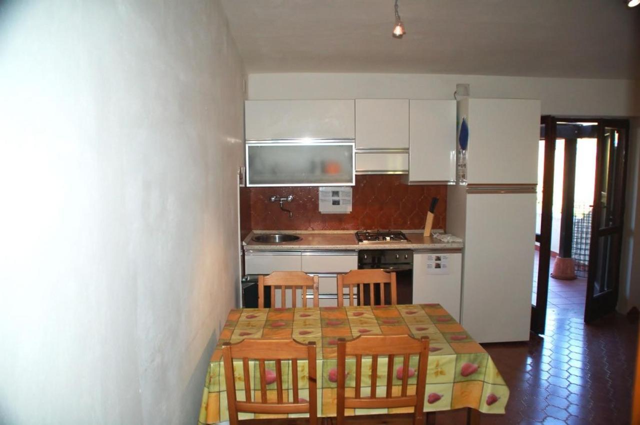 Nice Apartments In Waterfront Villa In Bosa Porto Alabe Tresnuraghes Luaran gambar